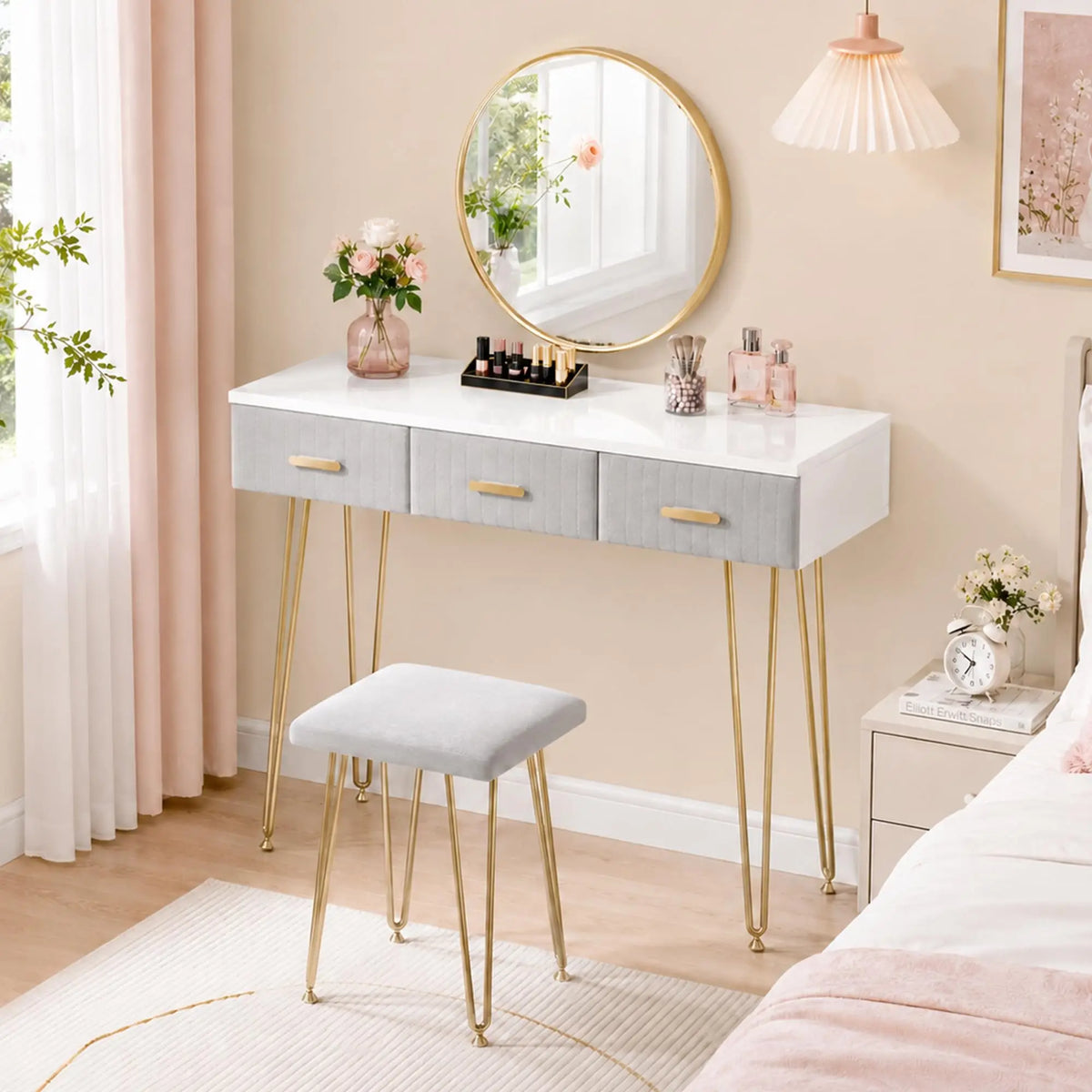 Small Makeup Vanity with Mirror and Lights for Bedroom